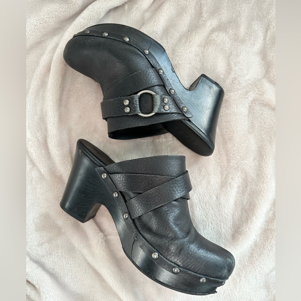 Kirk-Ease Black with leather strap detail heeled Clog size 7
